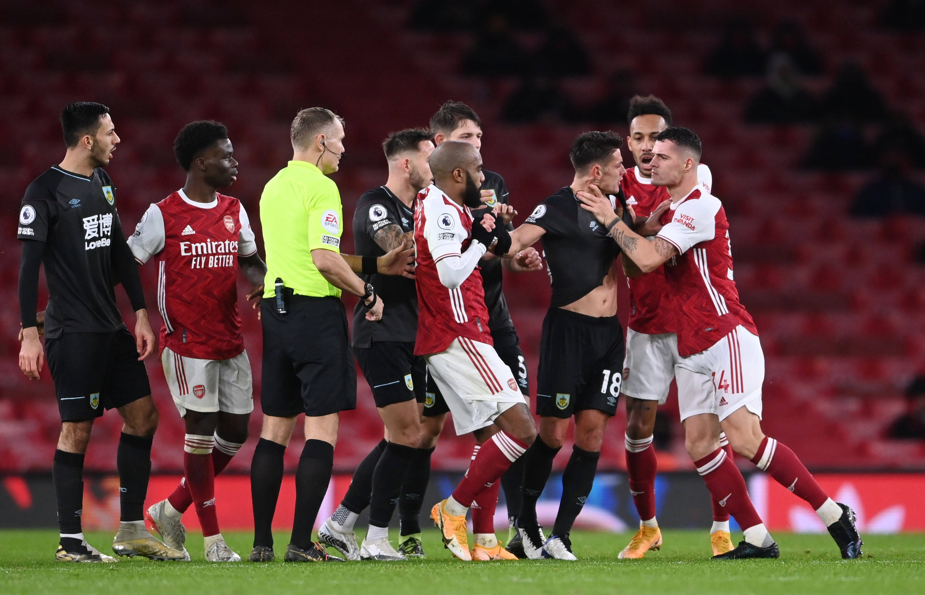 马特乌斯建议拜仁考虑给穆勒提供六个月合同以应对穆西亚拉受伤问题